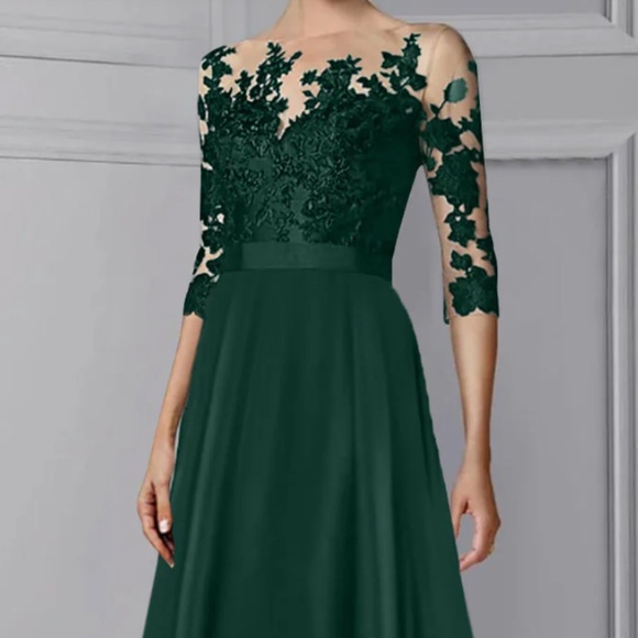 Dresses & Skirts - Dark green elegant dress